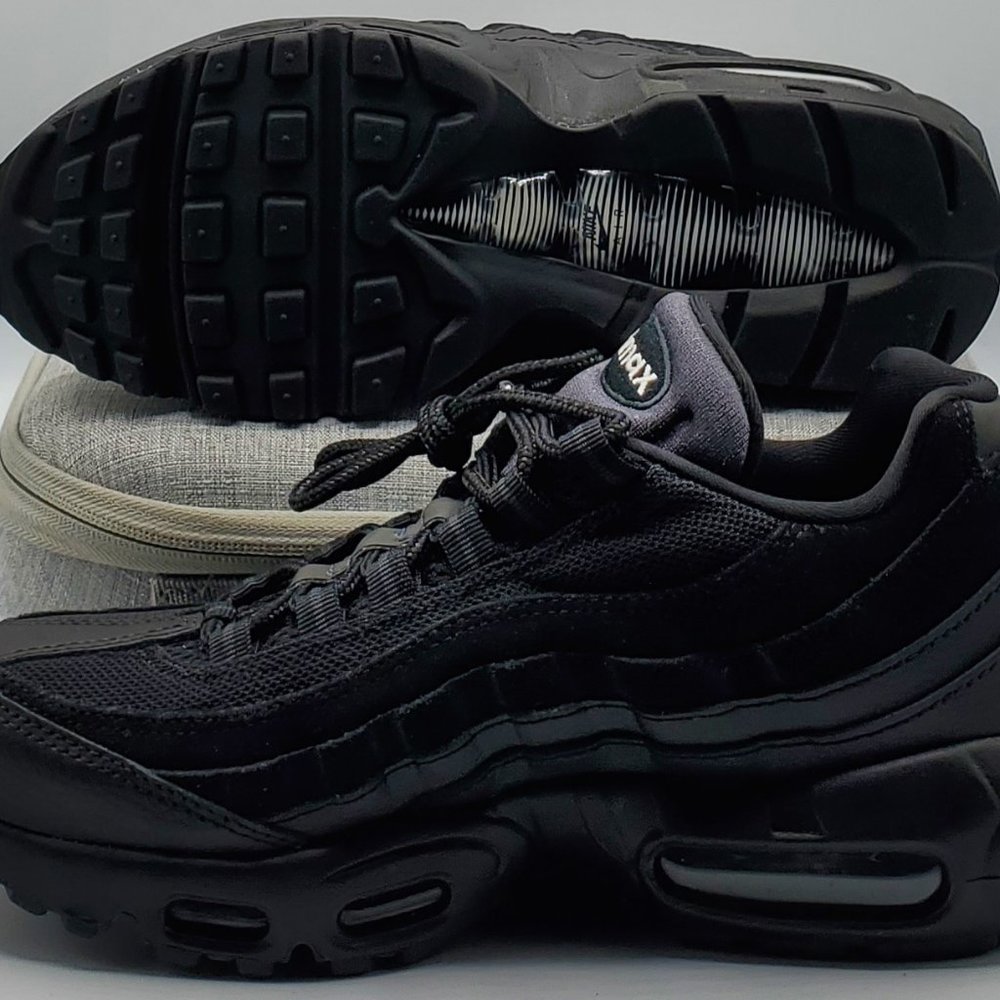 NIKE AIR MAX 95 ESSENTIAL TRIPLE BLACK Mens Size 6 - Picture 4 of 8